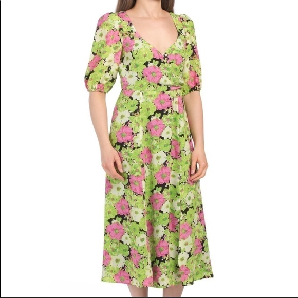 Wayf Dresses & Skirts - NWT WAYF SURPLICE NECK GREEN FLORAL MIDI DRESS L